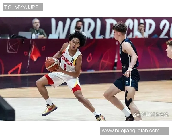 中国男篮迎战伊朗队期待逆转局势全力争胜展现团队精神与拼搏意志